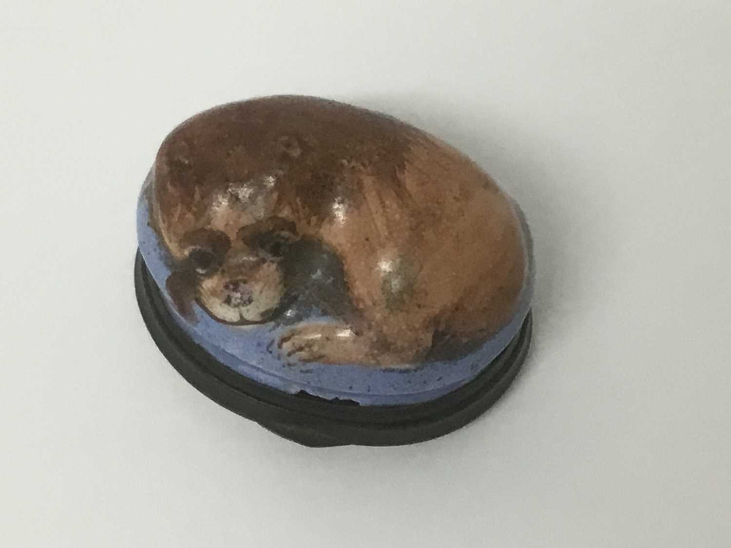 18th century South Staffordshire enamelled box, moulded with a lion, the hinged base with legend, 4c