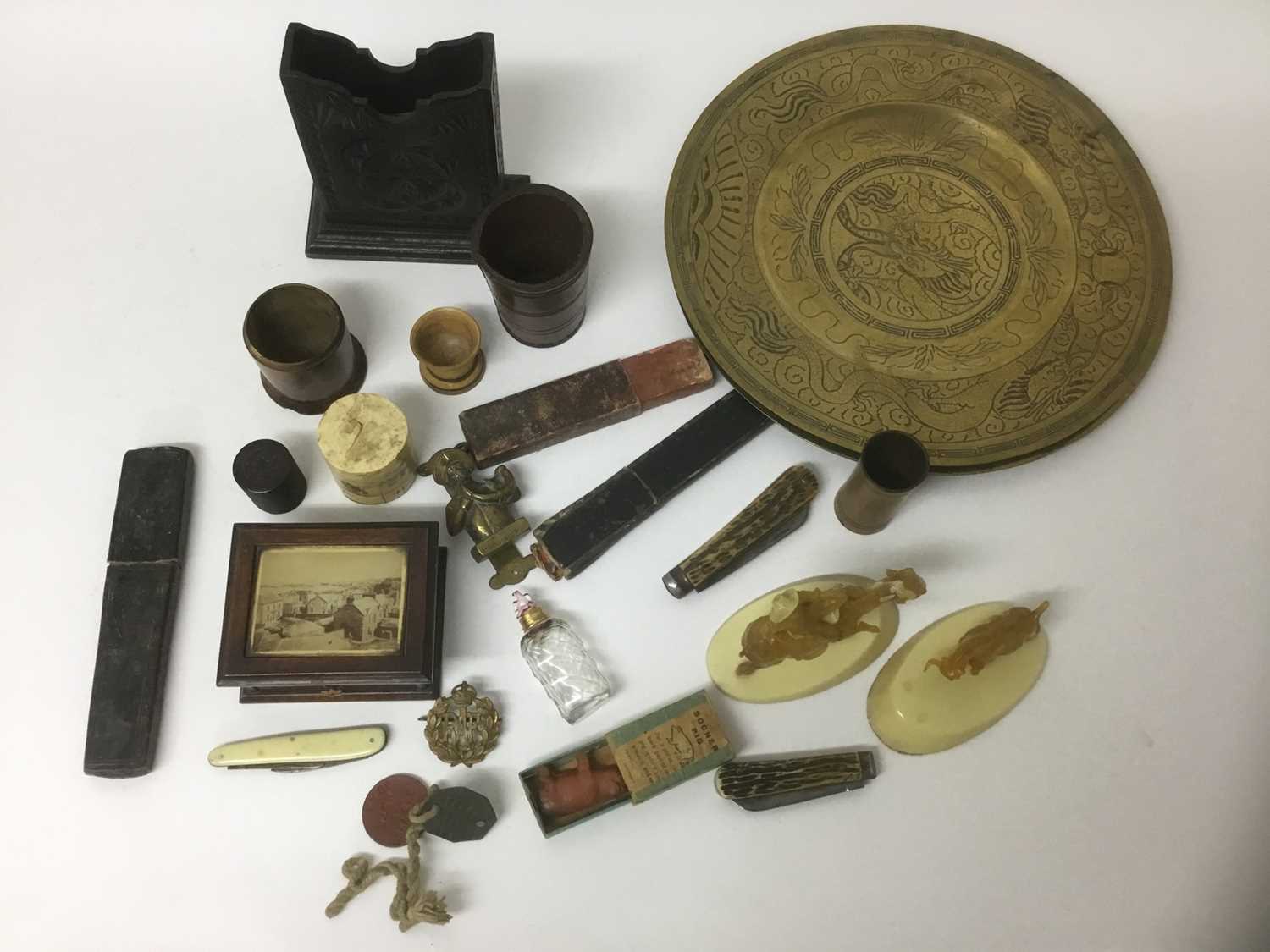 Sundry works of art including pair of Chinese brass dishes, pen knifes and razors, various treen, mi