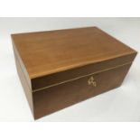 Good quality David Linley fruitwood and boxwood strung rectangular jewellery box, with suede lined i