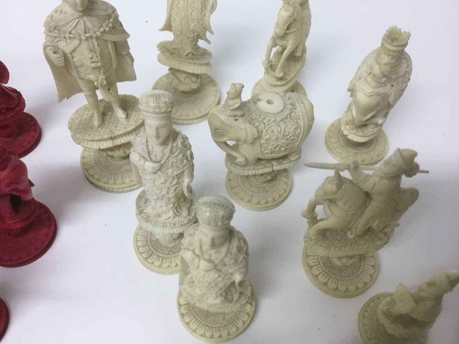 Fine 19th century carved and red stained ivory chess set - Image 2 of 5