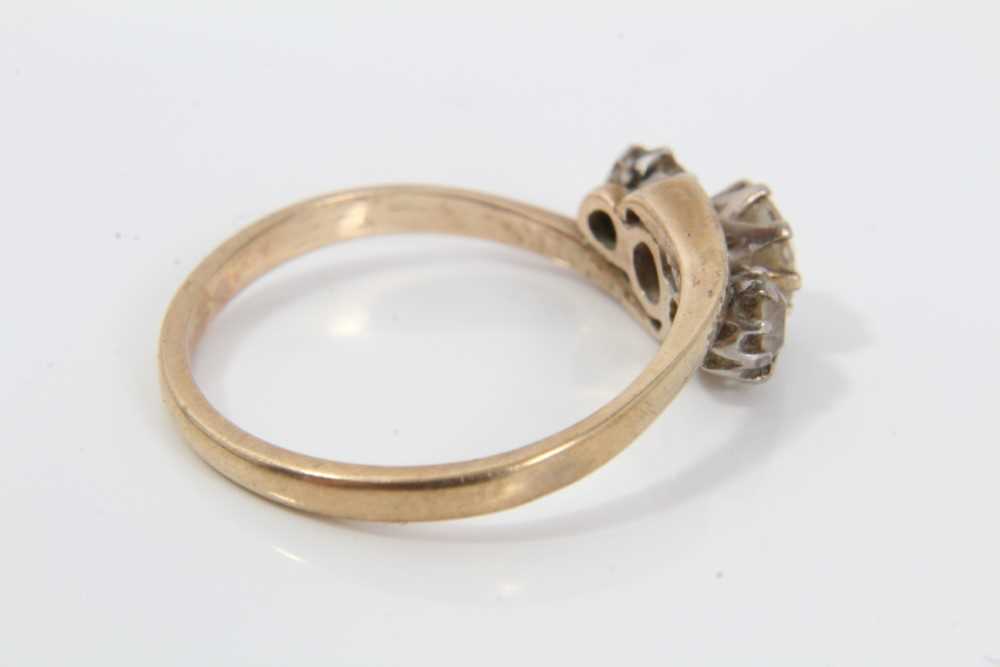 Diamond three stone ring with three old cut diamonds in cross-over claw setting on 9ct gold shank. E - Image 4 of 6