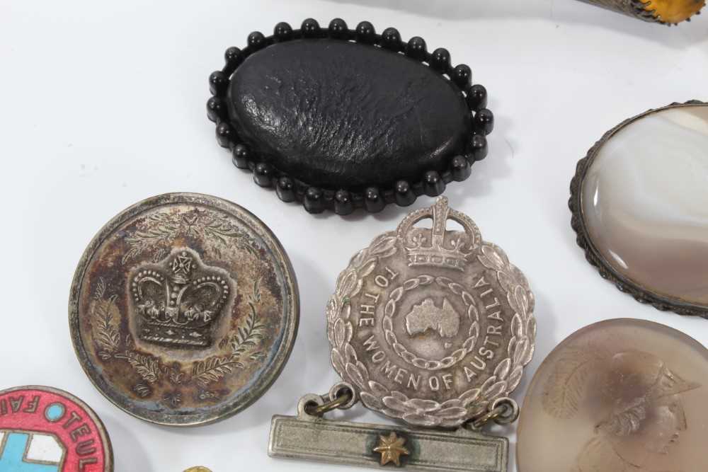 Group of antique and vintage jewellery to include silver and paste set pendant,antique coral bead ne - Image 5 of 16