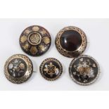 Group of five 19th century tortoishell piqué work brooches various, with floral decoration. 20-31mm