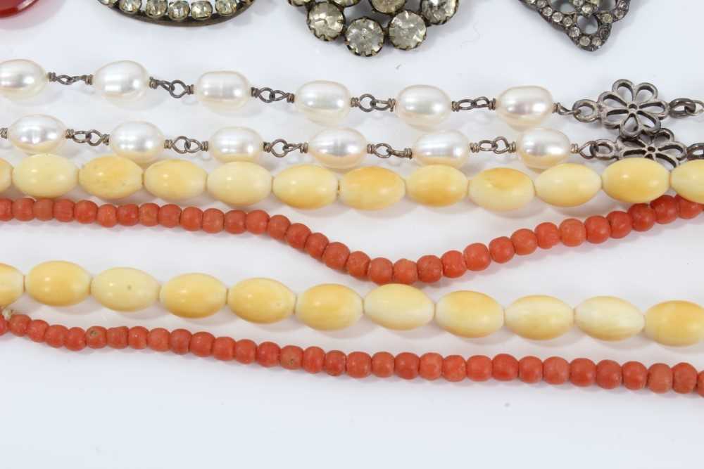 Group of antique and vintage jewellery to include silver and paste set pendant,antique coral bead ne - Image 15 of 16