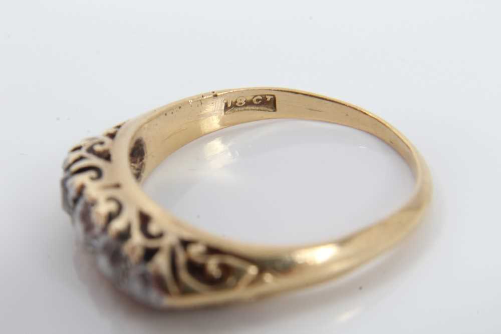 Late Victorian diamond five stone ring with five graduated old cut diamonds in carved gold claw sett - Image 5 of 6