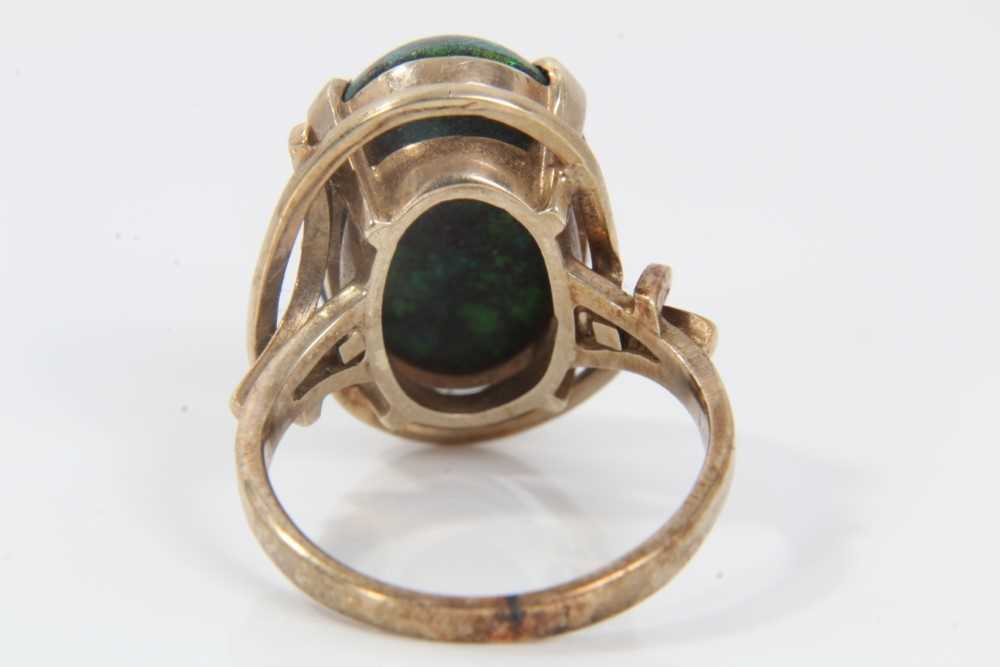 Black opal single stone ring with an oval black opal cabochon measuring approximately 20mm x 13mm x - Image 3 of 7