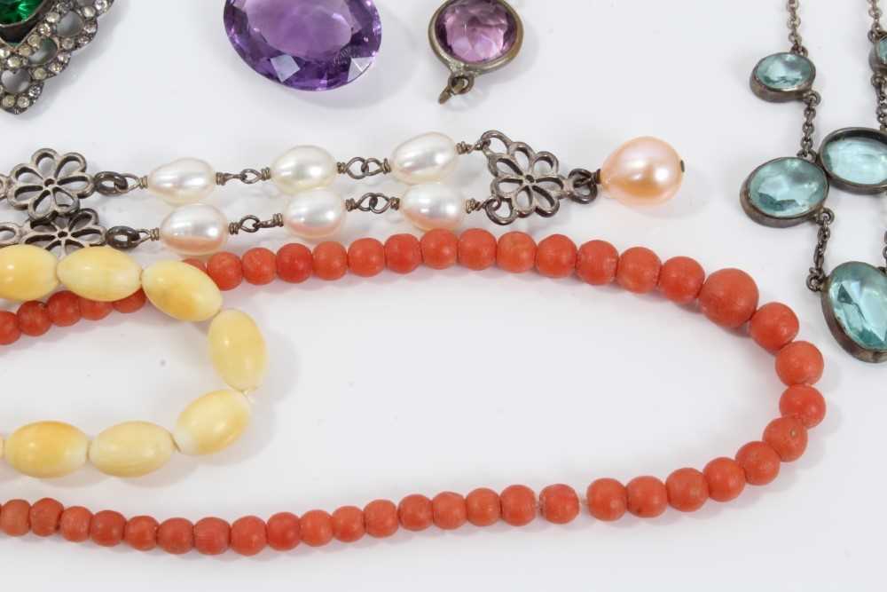 Group of antique and vintage jewellery to include silver and paste set pendant,antique coral bead ne - Image 14 of 16