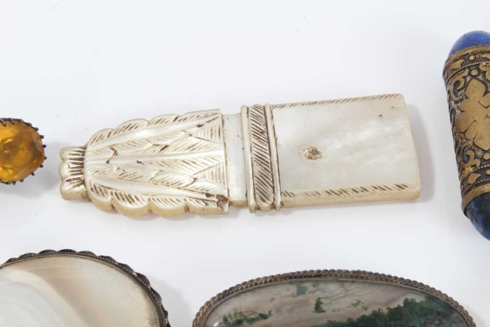 Group of antique and vintage jewellery to include silver and paste set pendant,antique coral bead ne - Image 3 of 16