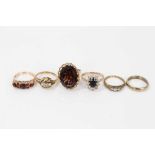 Five 9ct gold dress rings and yellow metal band (6)