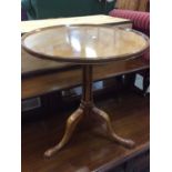 Georgian style mahogany wine table with circular top on turned cluster columns and tripod base