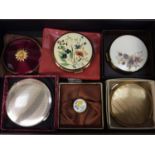 Silver Kigu powder compact in original box, other vintage compacts and Crummles enamel pot