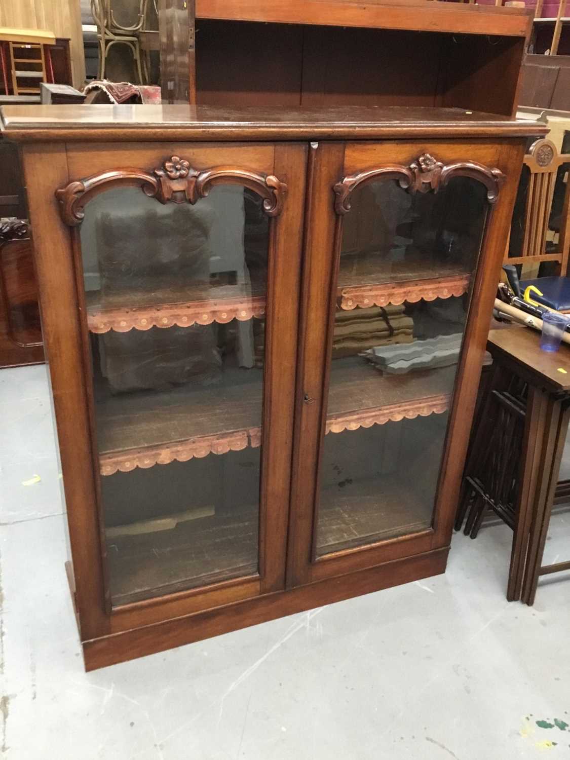 Victorian mahogany bookcase with two glazed doors enclosing three adjustable shelves 110 cm wide, 12