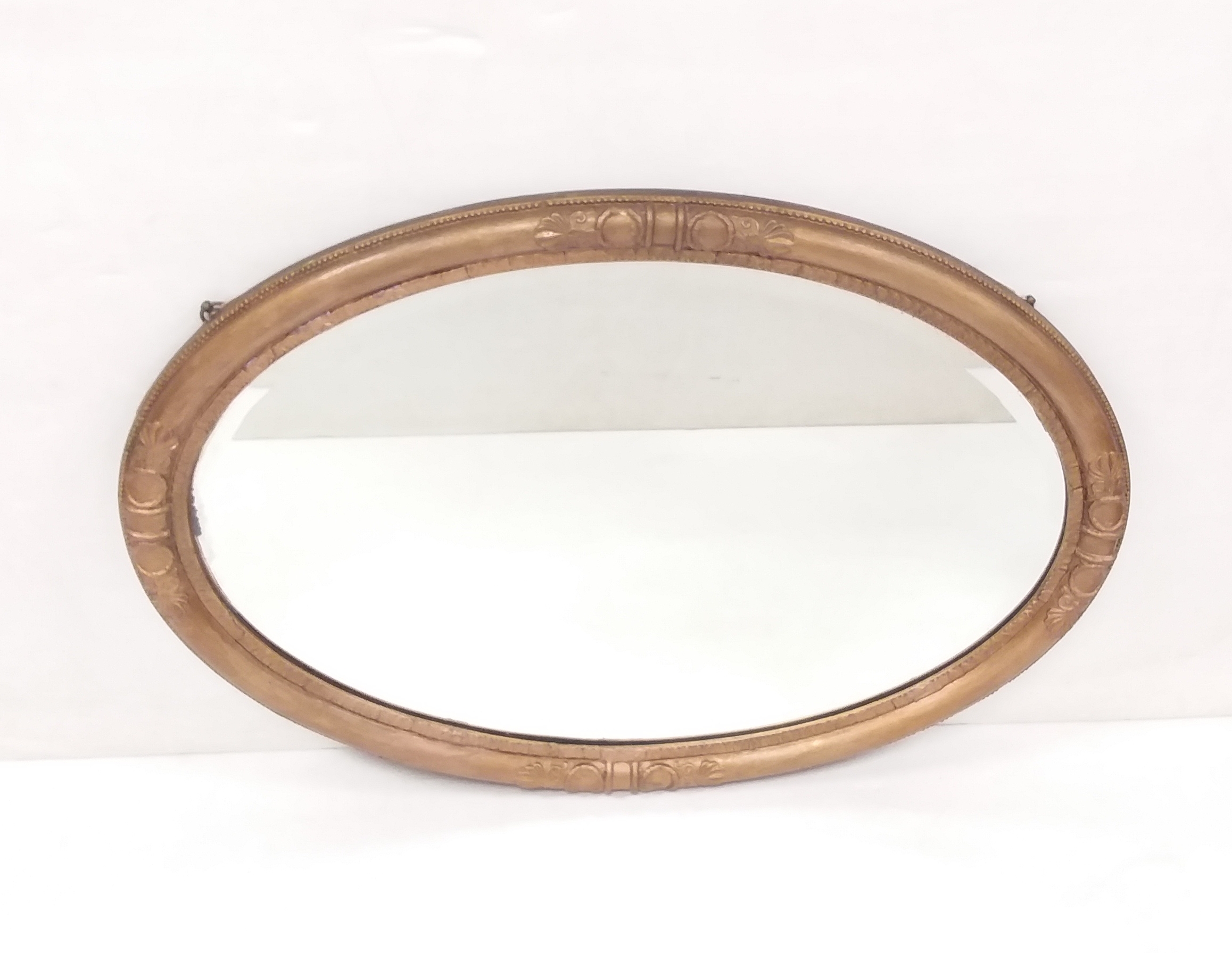 Good Quality Vict Oval Gilt Mirror Dimensions: 86cm x 60cm