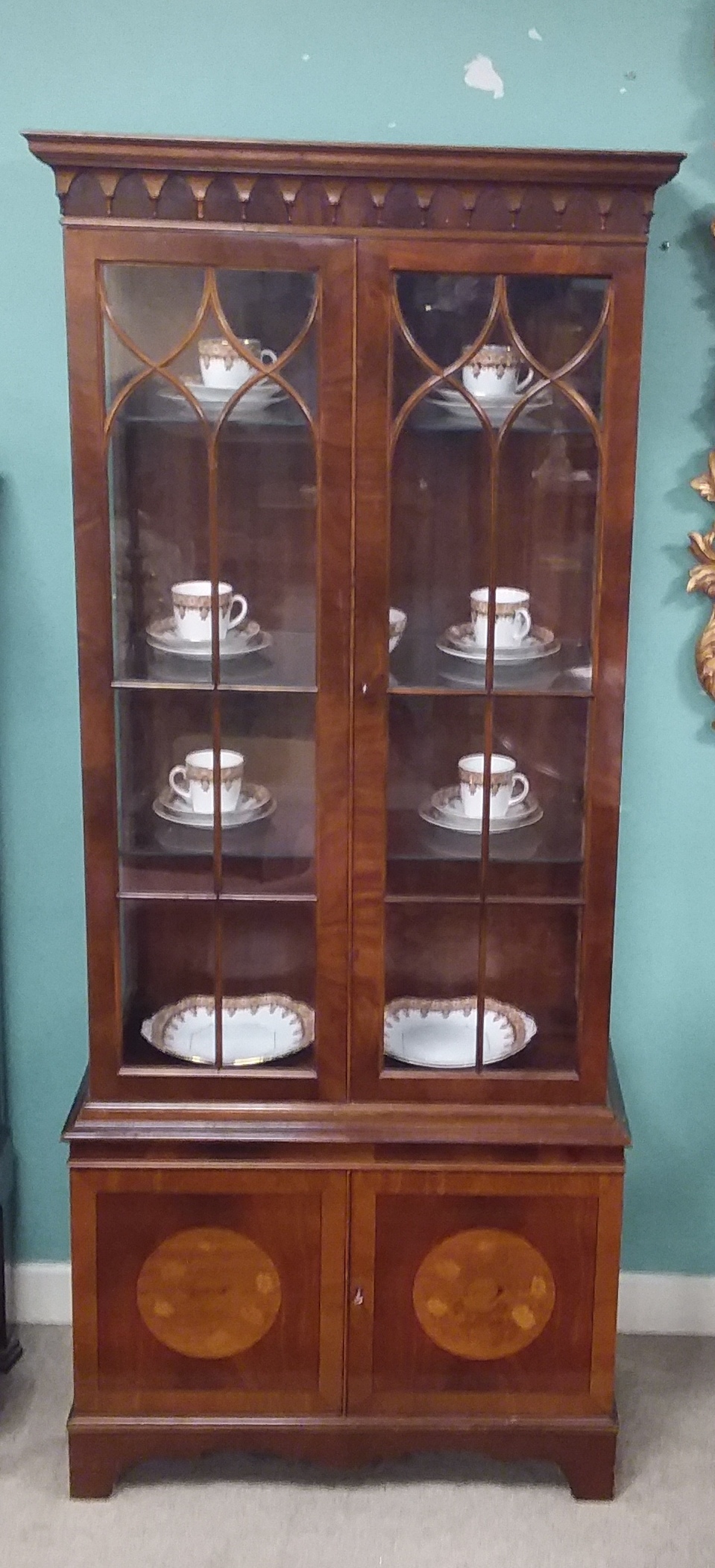 Stunning Bevan Funnell Inlaid Mahogany 2 Door Slimline Display Cabinet Dimensions: 79cm W 40cm D