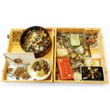 A wooden box containing a quantity of jewellery fittings and other accessories, some minor gold