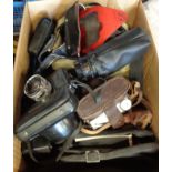 A quantity of vintage cameras including Praktica, Yashica, etc.