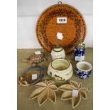 Assorted pottery including Torquay mottoware plaque, Devon lavender pot and bowl, Wade items, etc.