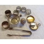 A small quantity of metalware including a thimble, pepperette, napkin rings, brass compass (a/f)