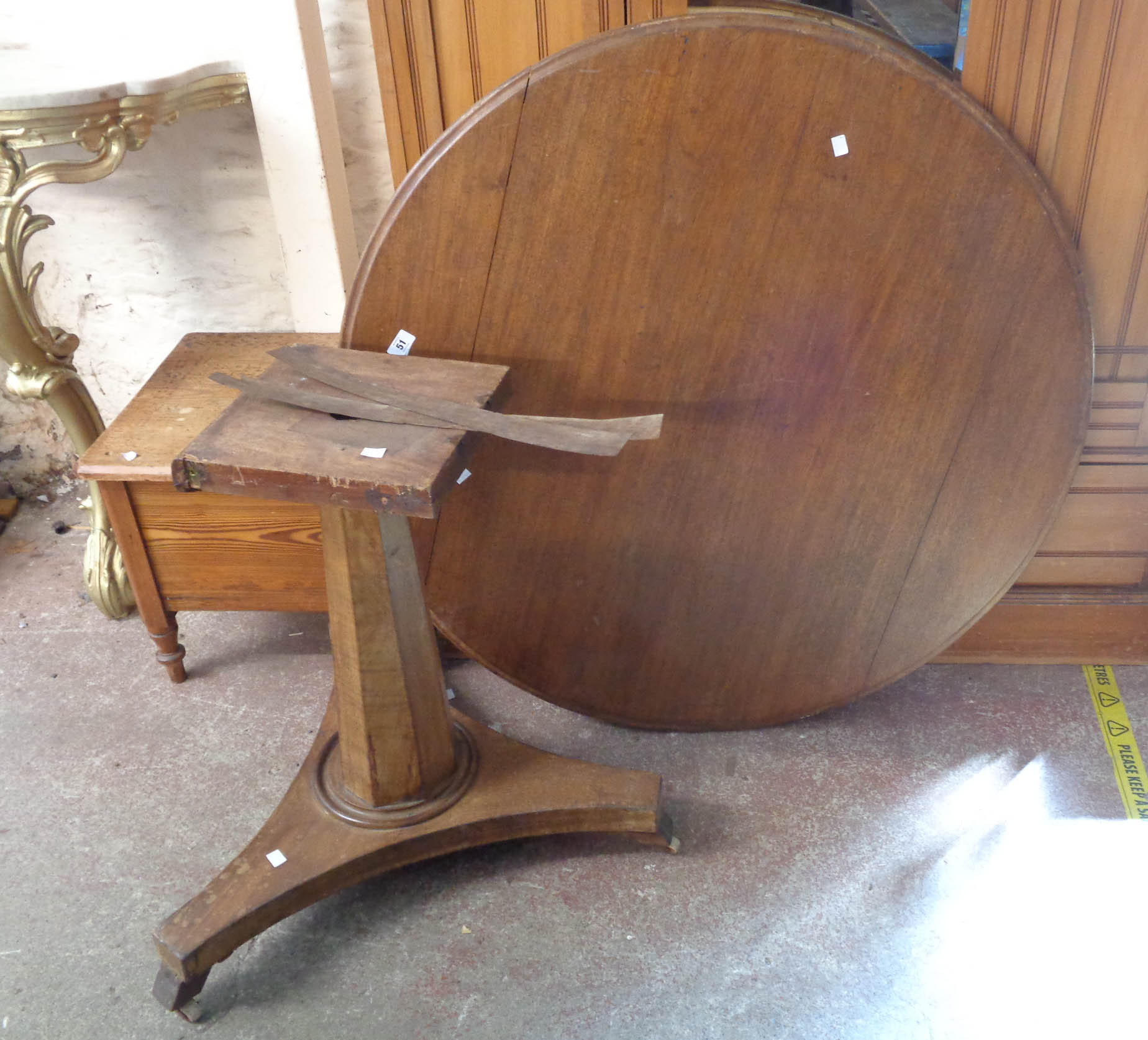 A Victorian pedestal breakfast table - a/f