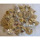 A collection of staybright and other post was British Army badges and buttons