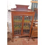 A 35" Edwardian mahogany and strung display cabinet with moulded raised back and two velvet lined