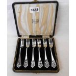 A cased set of six silver cake forks with decorative pierced terminals - Birmingham 1944