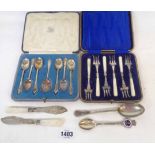A cased set of six ornate silver cake forks with mother-of-pearl handles - Sheffield 1900/1901 -