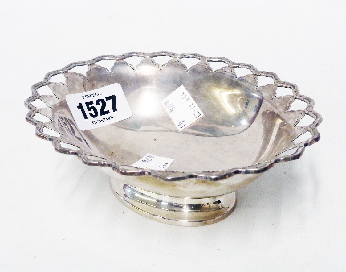 A silver oval pedestal bonbon dish with pierced rim - Sheffield 1944