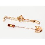 A hallmarked 375 gold horse head and hunting whip pattern bar brooch - sold with a 9ct gold horse