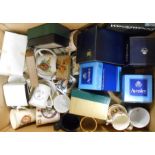 A box containing commemorative ware including Aynsley, Wedgwood, Coalport, etc. - some boxed