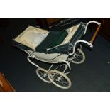 A VINTAGE ROYALE PRAM