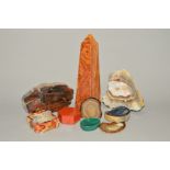 A SELECTION OF AGATE AND PETRIFIED WOOD, to include two agate slices, a rough agate geode, an