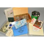 A SHOE BOX CONTAINING A SMALL AMOUNT OF COINS AND BANKNOTES, to include four 1970-1980's United