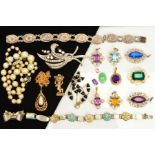 A SELECTION OF JEWELLERY, to include a 9ct gold amethyst pendant, approximate weight 2.3 grams, with