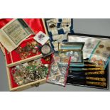 A SELECTION OF COSTUME JEWELLERY, SPOONS AND COINS, to include a hinged jewellery box containing