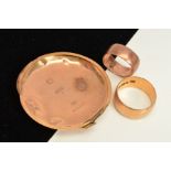 TWO 9CT GOLD BAND RINGS AND ONE PART OF A POCKET WATCH CASE, to include two 9ct gold band rings,