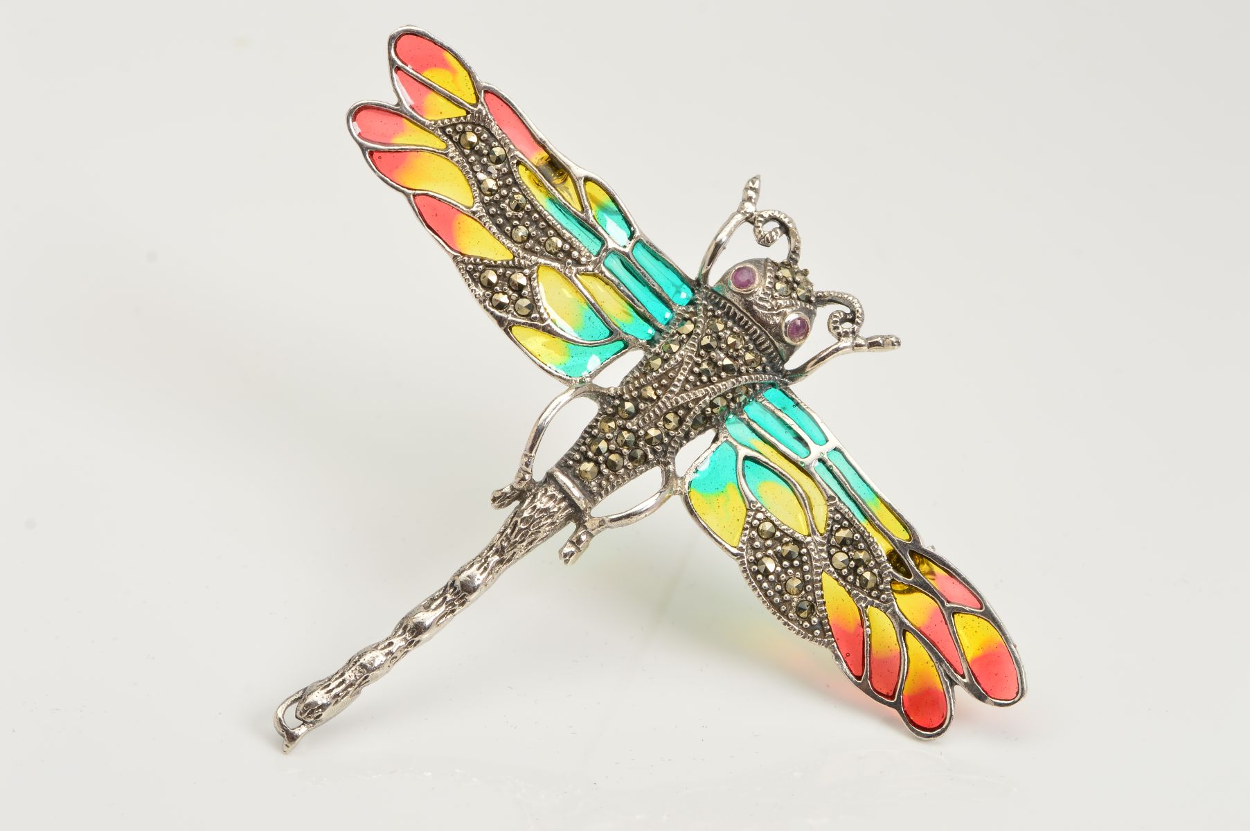 A PLIQUE-A-JOUR DRAGONFLY BROOCH, designed as green, yellow and red plique-a-jour wings with