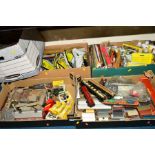 A QUANTITY OF BOXED AND UNBOXED ASSORTED OO GAUGE MODEL RAILWAY ITEMS, to include unboxed Hornby