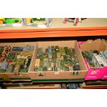 A QUANTITY OF UNBOXED AND ASSORTED PLAYWORN DIECAST AND PLASTIC MILITARY VEHICLE MODELS, to