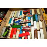 A QUANTITY OF UNBOXED AND ASSORTED MODERN DIECAST BUS AND COACH MODELS, Corgi OOC, E.F.E, Schuco and