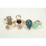 FIVE GEM SET RINGS, to include a rectangular labradorite cabochon ring, an oval turquoise ring in