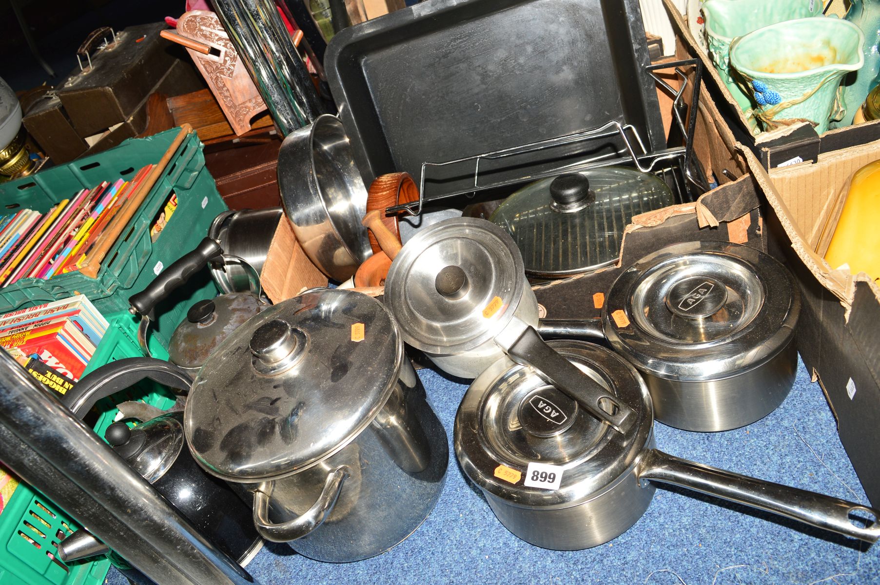 A BOX AND LOOSE KITCHEN ITEMS ETC to include AGA pans, roasting tins, kettle, rectangular baking tin