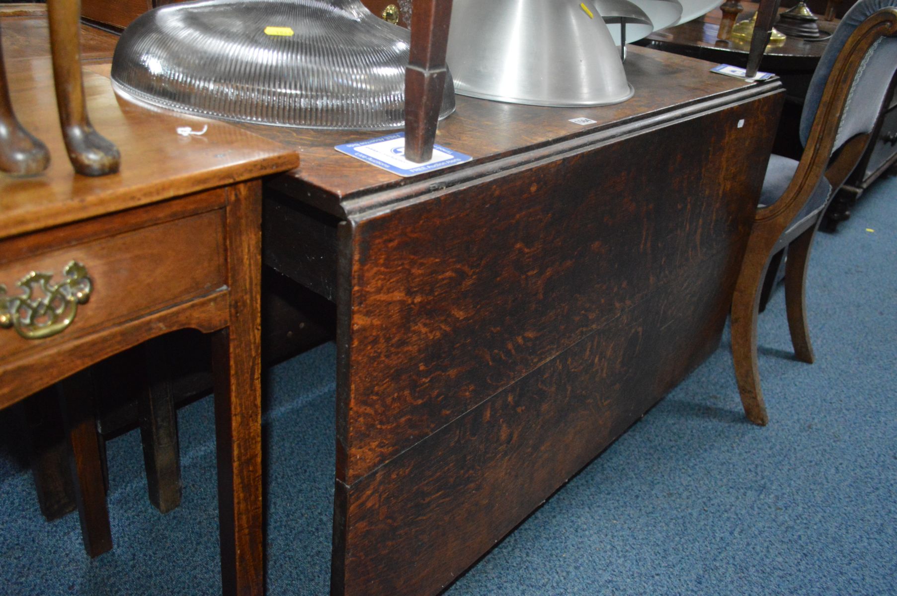 A GEORGIAN OAK DROP GATE LEG TABLE, width 107cm