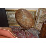 A GEORGIAN OAK CIRCULAR TOPPED TRIPOD TABLE (The content of this lot comes from The Abbots Bromley