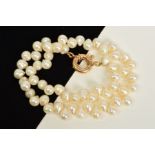 A CULTURED PEARL NECKLACE, to the circular spring release clasp stamped 375, length 38mm
