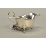 AN ELIZABETH II MAPPIN & WEBB SILVER SAUCEBOAT, shell shaped knees and feet, Sheffield 1965, 3.7ozt,