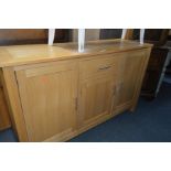 A MODERN OAK FINISH SIDEBOARD, width 140cm x depth 45cm x height 86cm (The contents of this lot