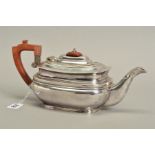 AN ELIZABETH II SILVER TEAPOT OF EARLY 19TH CENTURY STYLE, makers Roberts & Belk Ltd, Sheffield