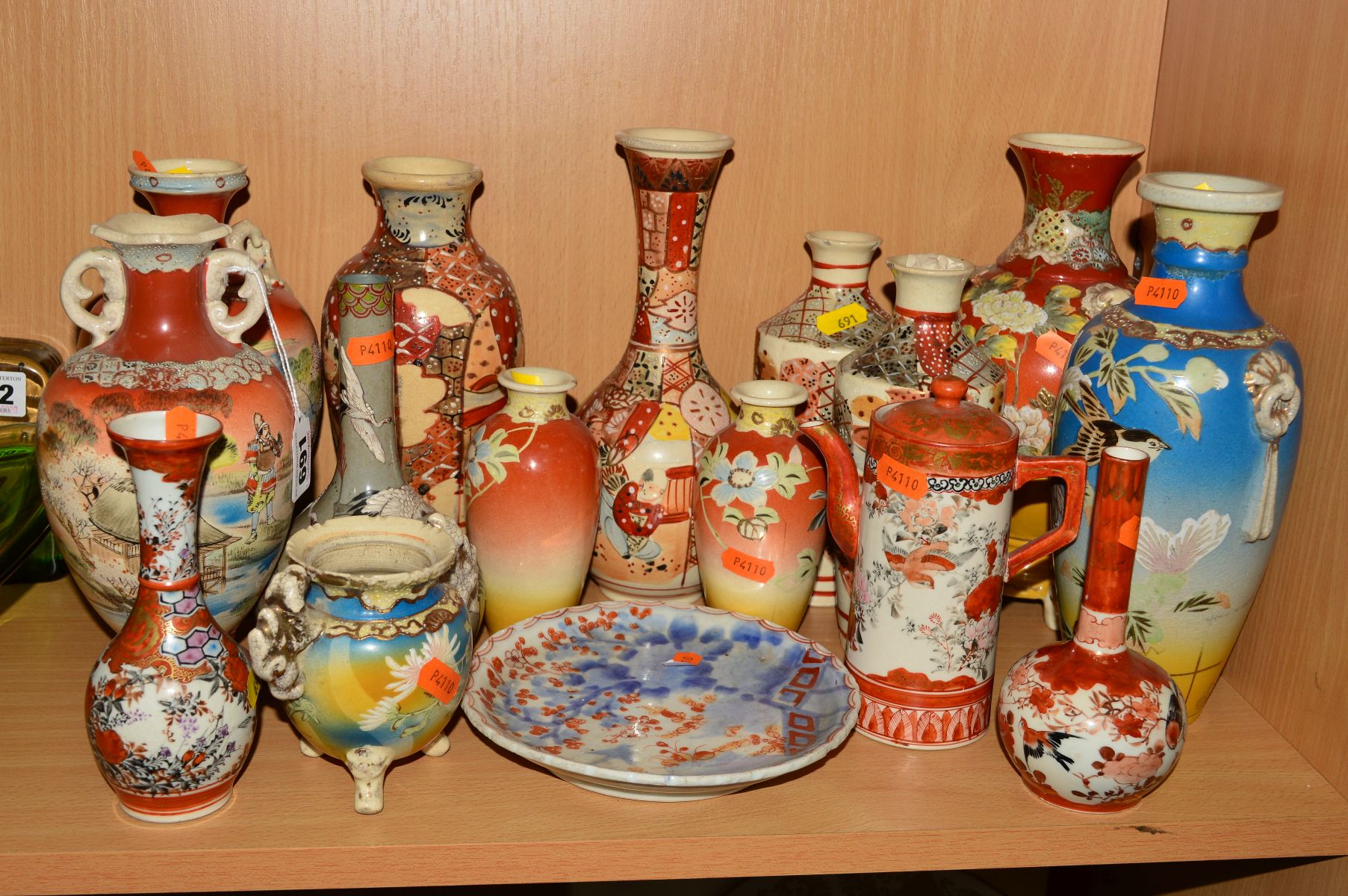 SIXTEEN PIECES OF LATE 19TH/EARLY 20TH CENTURY JAPANESE POTTERY AND PORCELAIN, including Kutani