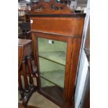 AN EDWARDIAN MAHOGANY AND INLAID HANGING CORNER CUPBOARD